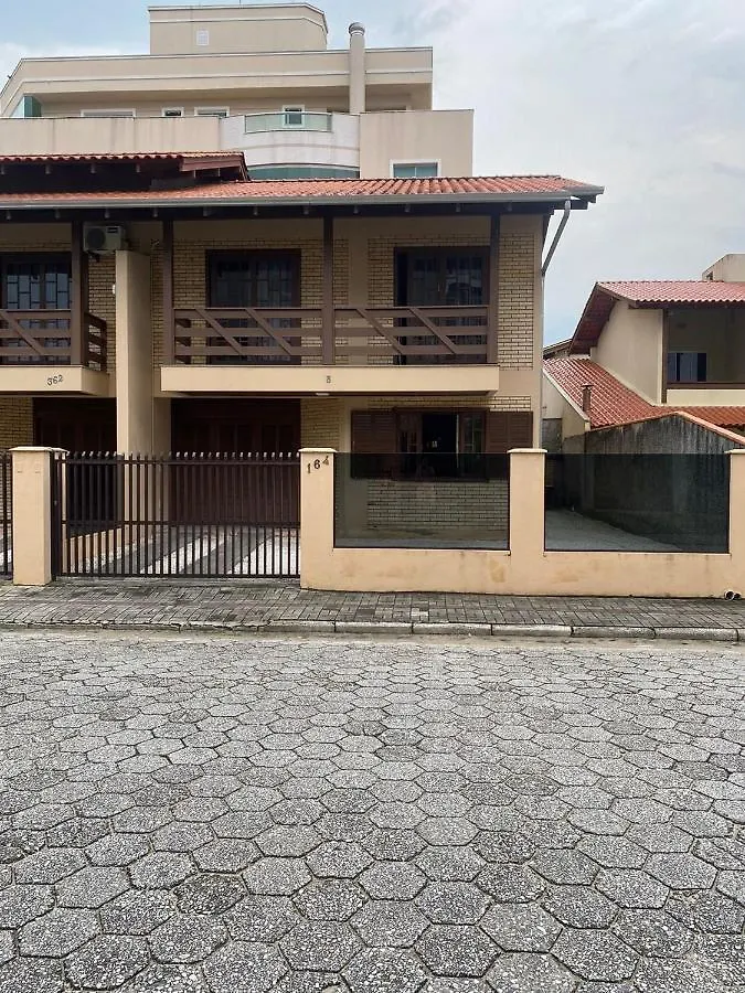 Casa em Bombinhas Próximo a Praia 0*,
