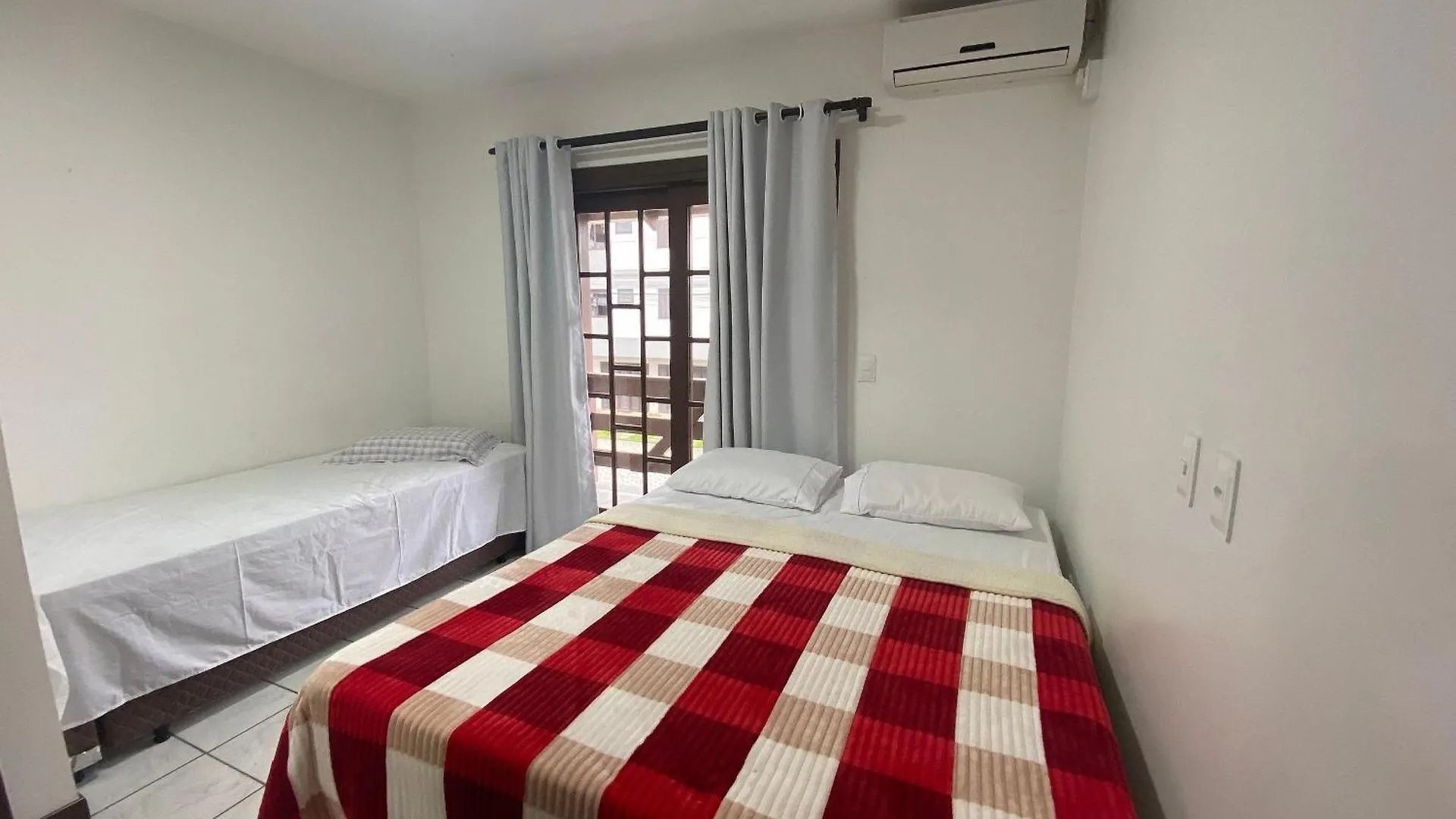 Holiday home Casa Em Bombinhas Almeida E Moraes Perto Da Praia Brazil